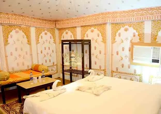 Luxury tent with wardrobe